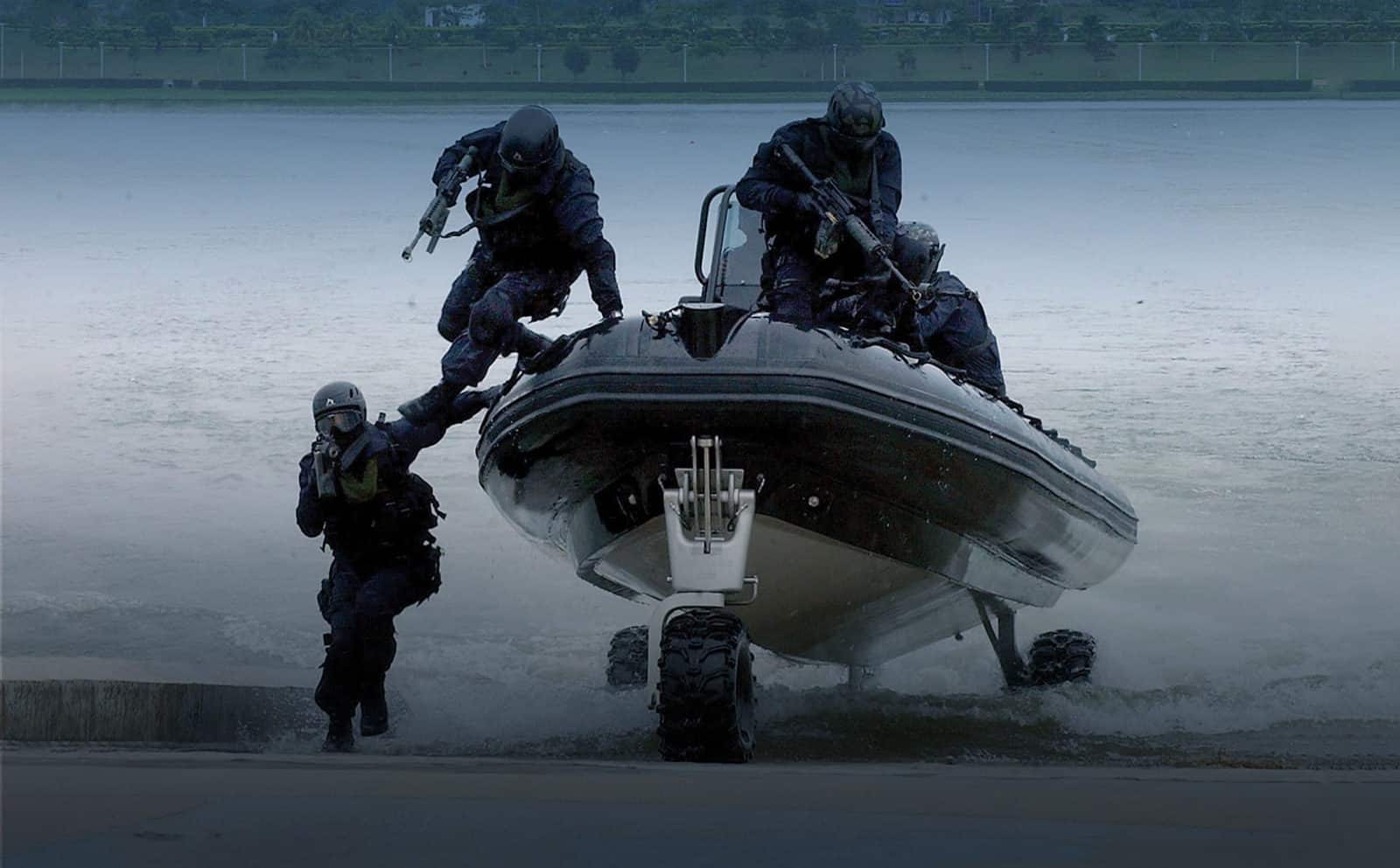 7.1m (22'4") Commercial RIB: com 71m rib commandos