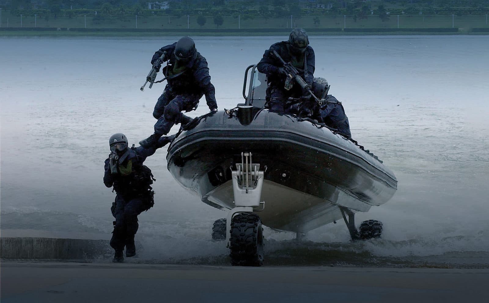 7.1m (22'4") Commercial RIB: com 71m rib commandos